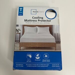 NEW IN BOX Mainstays Cooling Waterproof Fitted Mattress Protector, twin fitted